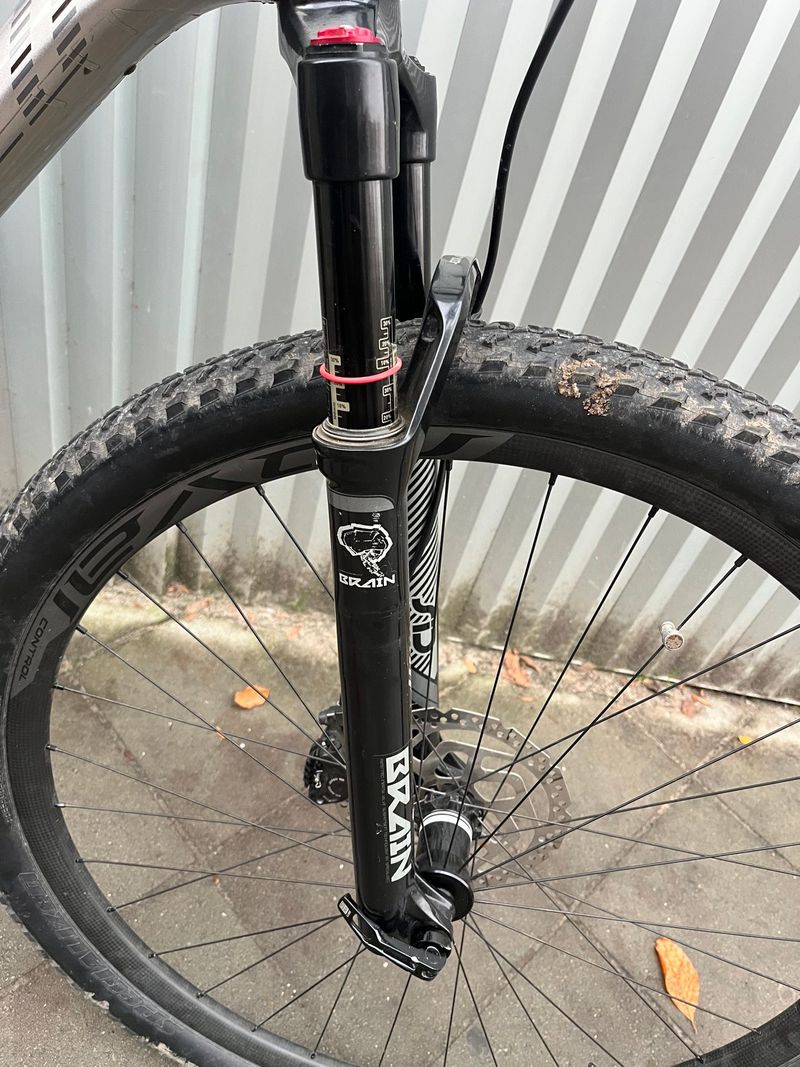 Used Specialized Epic SRAM GX Eagle 2015 Mountainbike, Light Gray — image 9 of 24