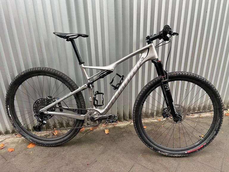 Used Specialized Epic SRAM GX Eagle 2015 Mountainbike, Hellgrau — image 1 of 24