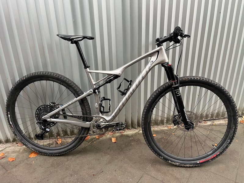 Used Specialized Epic SRAM GX Eagle 2015 Mountainbike, Light Gray — image 1 of 24