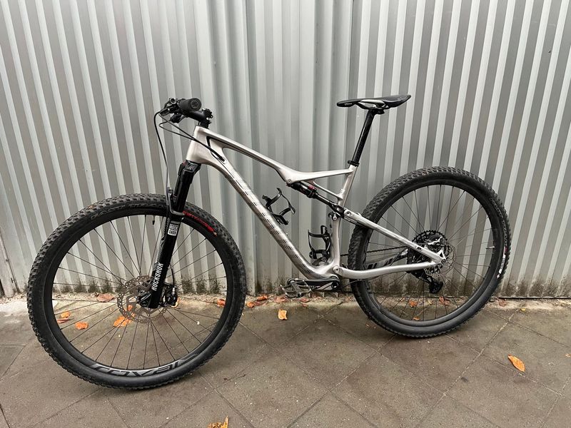 Used Specialized Epic SRAM GX Eagle 2015 Mountainbike, Light Gray — image 2 of 24