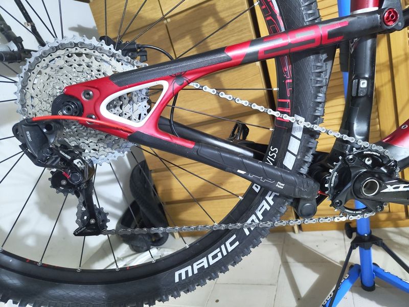 Used Intense Spider 29c 2016 Mountainbike, Red, 29 — image 3 of 8