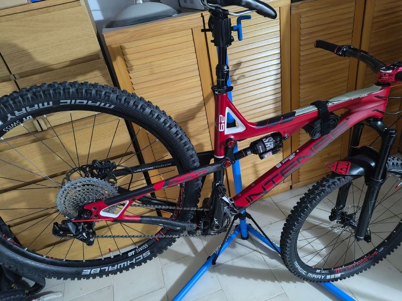 Used Intense Spider 29c 2016 Mountainbike, Red, 29 — image 1 of 8