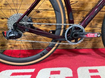 Used Pivot VAULT Team W/ Carbon Wheels 2023 2023 Road & Gravel, Red — image 3 of 6