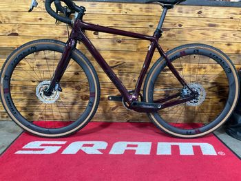 Used Pivot VAULT Team W/ Carbon Wheels 2023 2023 Road & Gravel, Red — image 2 of 6