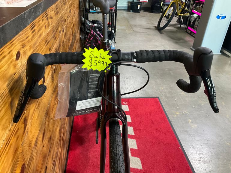 Used Pivot VAULT Team W/ Carbon Wheels 2023 2023 Road & Gravel, Red — image 5 of 6