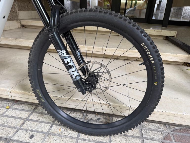 Used Specialized Turbo Kenevo SL 2 Comp 2024 2024 Mountainbike, Weiß — image 22 of 22