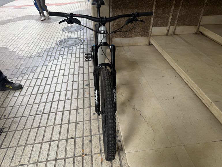 Used Specialized Turbo Kenevo SL 2 Comp 2024 2024 Mountainbike, Weiß — image 8 of 22
