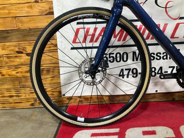 Used Pivot VAULT Pro GRX 2022 2022 Road & Gravel, Blue — image 4 of 6