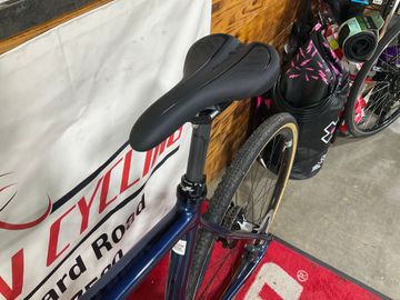 Used Pivot VAULT Pro GRX 2022 2022 Road & Gravel, Blue — image 6 of 6