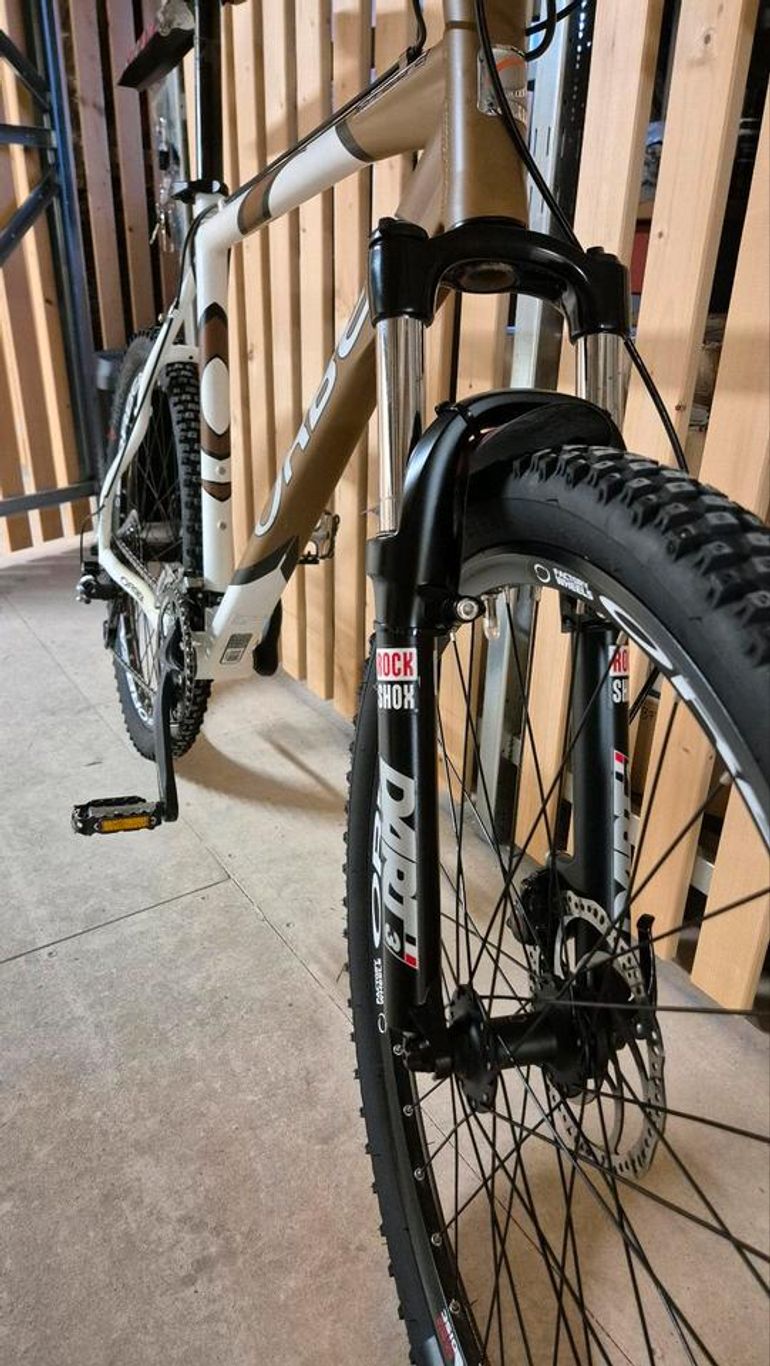 Used Orbea Orbea Mountainbike Rock Shox XT Schaltwerk 2005 Mountainbike, Weiß — image 9 of 10