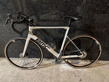 Used BMC Teammachine Shimano Ultegra Di2 2019 Road & Gravel, White — image 2 of 12