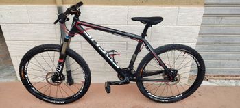 Used Focus Carbon Limited 2011 Mountainbike, Black — image 2 of 3