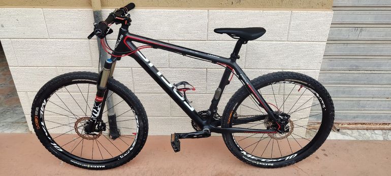 Used Focus Carbon Limited 2011 Mountainbike, Black — image 2 of 3