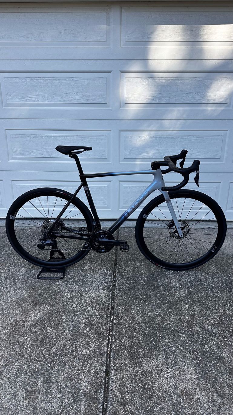 Used Basso Diamante Shimano Ultegra 8170 Di2 Disc 2023 2023 Road & Gravel, White — image 2 of 25