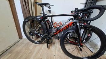 Used Giant TCR Advanced Pro 1 2018 2018 Road & Gravel — image 1 of 7