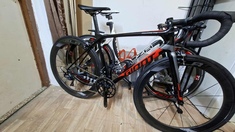 Used Giant TCR Advanced Pro 1 2018 2018 Road & Gravel — image 1 of 7
