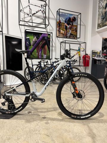 Orbea Oiz Shimano Deore XT 2024 Mountainbike usato, Blu — immagine 1 di 7
