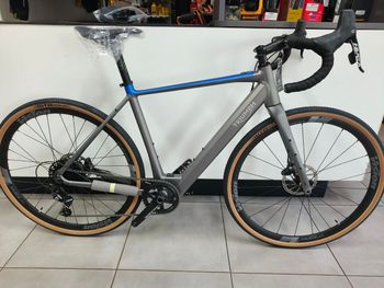 Used Triumph GRAVEL E-BIKE TRIUMPH TE-SPRINT TG. M (NUOVA) 2025 Road & Gravel, Light Gray — image 1 of 16