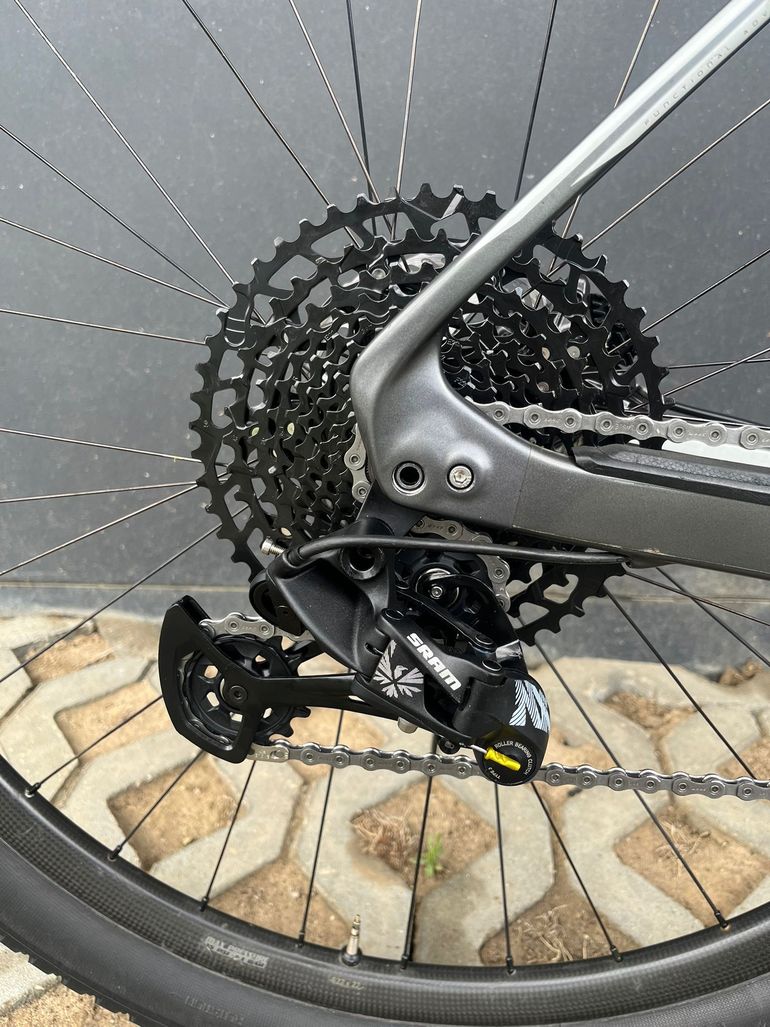 Used Specialized Stumpjumper Pro 29 World Cup 2016 Mountainbike, Light Gray — image 7 of 9