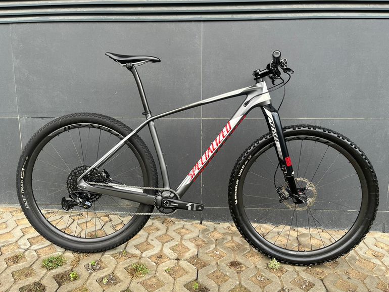 Used Specialized Stumpjumper Pro 29 World Cup 2016 Mountainbike, Light Gray — image 1 of 9