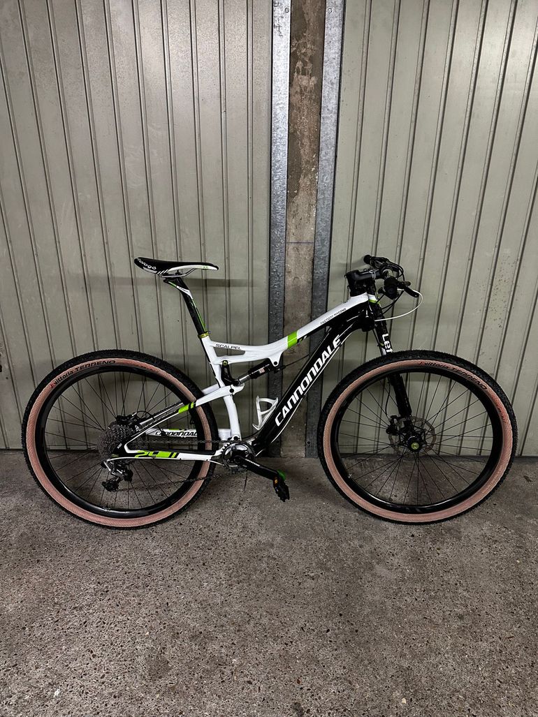 Used Cannondale Scalpel Carbon Team 29 2015 Mountainbike — image 1 of 11