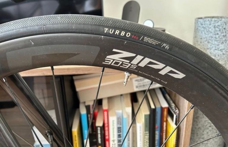 Used Specialized Tarmac SL7 Sport - Shimano 105 2024 2024 Road & Gravel, Black — image 4 of 5