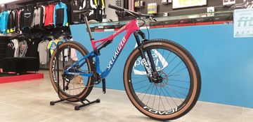 Specialized Men's Epic Pro 2019 2019 Mountainbike usato, Blu — immagine 2 di 7
