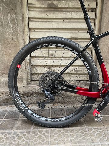 Used Coluer Poison 2023 Mountainbike, Red — image 3 of 8
