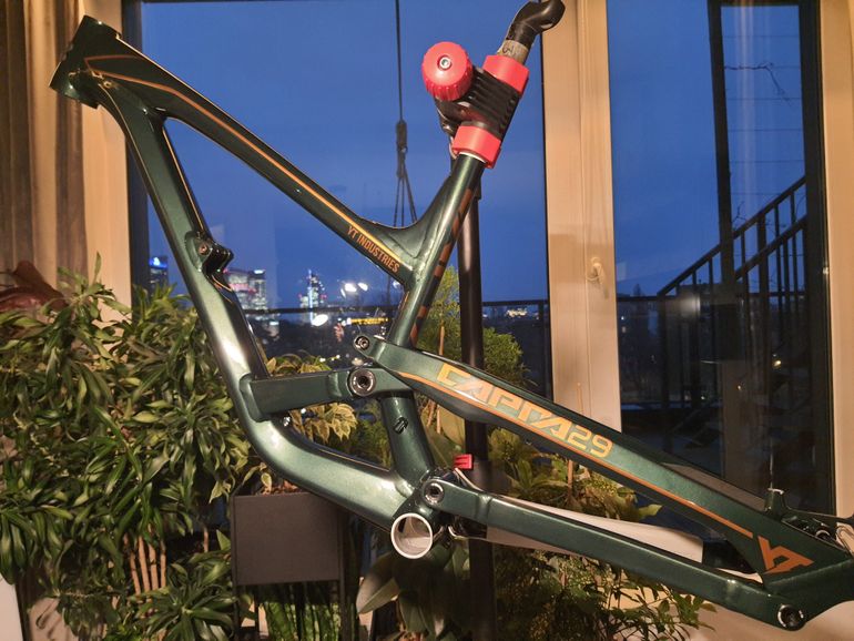 Used YT Industries Capra Frameset 2020 Mountainbike, Verde — image 2 of 8