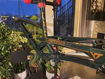 Used YT Industries Capra Frameset 2020 Mountainbike, Verde — image 4 of 8