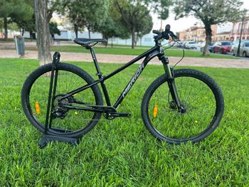 Used Merida BIG NINE 20 SE 2025 2025 Mountainbike, Black, 29 — image 1 of 9