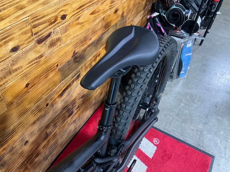 Used Specialized Stumpjumper EVO Expert 2022 2022 Mountainbike, Black, 29 — image 6 of 6