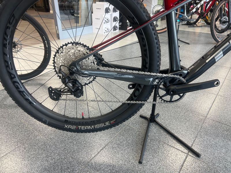 Trek Supercaliber Shimano Deore XT 2023 Mountainbike usato, Rosso — immagine 3 di 4
