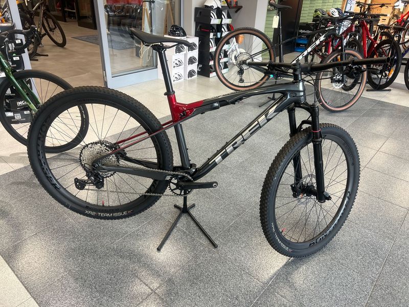 Trek Supercaliber Shimano Deore XT 2023 Mountainbike usato, Rosso — immagine 1 di 4