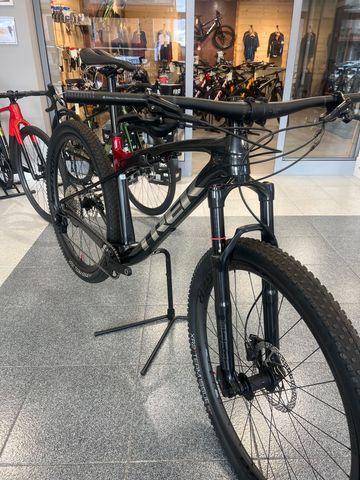 Trek Supercaliber Shimano Deore XT 2023 Mountainbike usato, Rosso — immagine 4 di 4