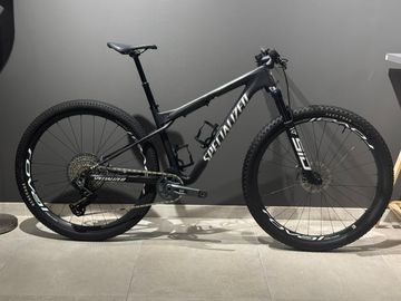 Tweedehands Specialized EPIC WC EXPERT 2025 Mountainbike — afbeelding 1 van 6