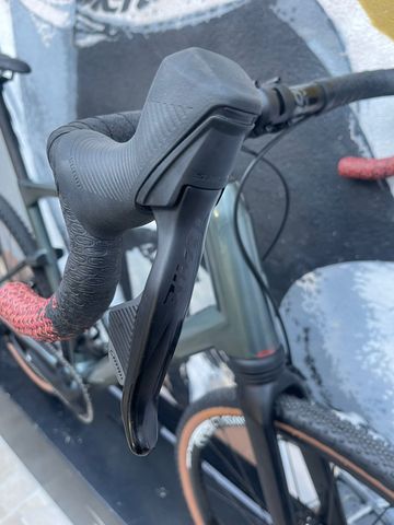 Gebrauchtes BMC Urs SRAM Rival eTap AXS 2024 Road & Gravel, Hellgrau — Bild 3 von 7