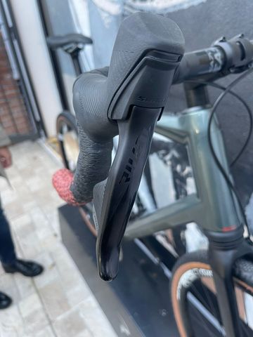 Gebrauchtes BMC Urs SRAM Rival eTap AXS 2024 Road & Gravel, Hellgrau — Bild 4 von 7