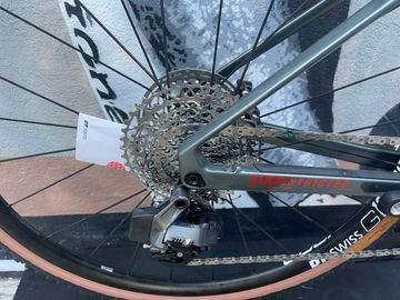 Gebrauchtes BMC Urs SRAM Rival eTap AXS 2024 Road & Gravel, Hellgrau — Bild 7 von 7