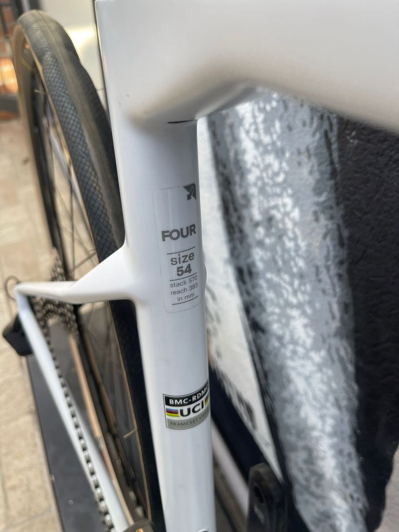 Used BMC Roadmachine FOUR 2024 2024 Road & Gravel, White — image 2 of 5