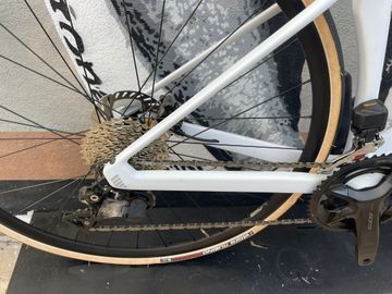 Used BMC Roadmachine FOUR 2024 2024 Road & Gravel, White — image 4 of 5