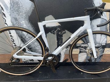 Used BMC Roadmachine FOUR 2024 2024 Road & Gravel, White — image 5 of 5