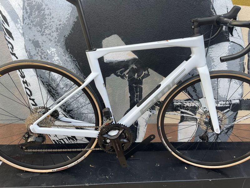 Used BMC Roadmachine FOUR 2024 2024 Road & Gravel, White — image 5 of 5