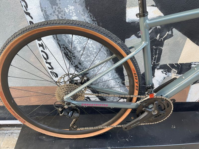 BMC URS AL THREE 2022 2022 Road & Gravel d'occasion — image 2 sur 4
