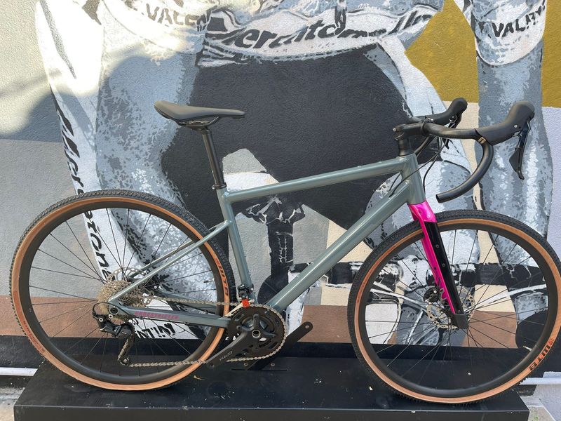 BMC URS AL THREE 2022 2022 Road & Gravel d'occasion — image 1 sur 4