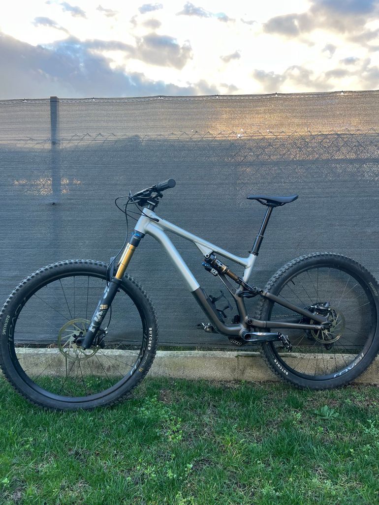 Used Specialized EVO Elite Alloy 2022 Mountainbike, Light Gray — image 4 of 4