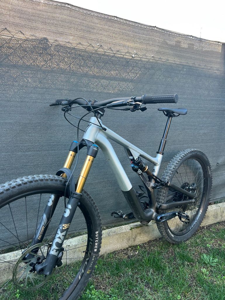 Used Specialized EVO Elite Alloy 2022 Mountainbike, Light Gray — image 2 of 4