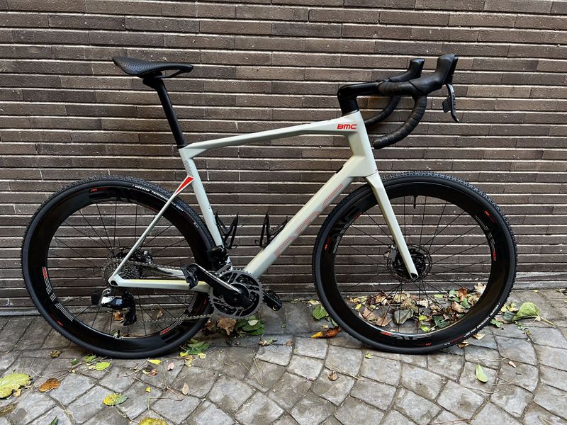 Used BMC Roadmachine 01 ONE 2021 2021 Road & Gravel, Light Gray — image 1 of 11