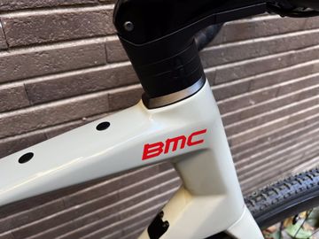 Used BMC Roadmachine 01 ONE 2021 2021 Road & Gravel, Light Gray — image 9 of 11