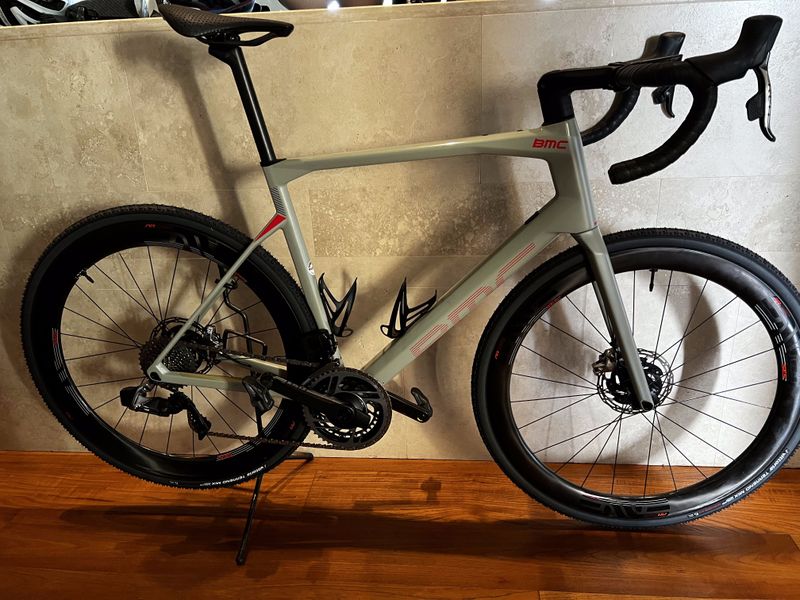 Used BMC Roadmachine 01 ONE 2021 2021 Road & Gravel, Light Gray — image 8 of 11